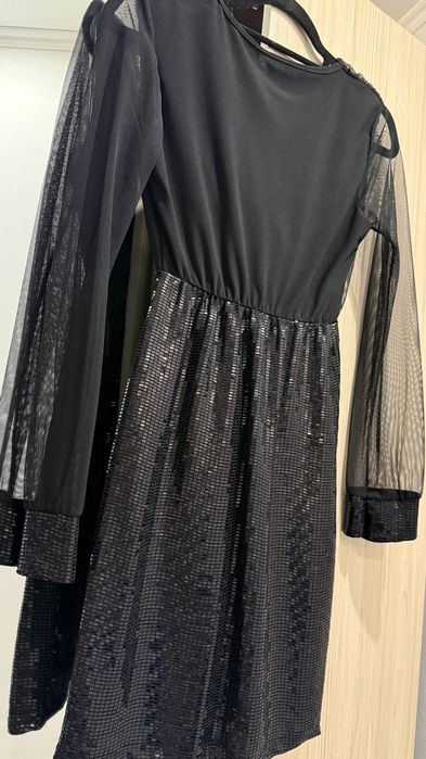 Къса рокля с дълъг ръкав