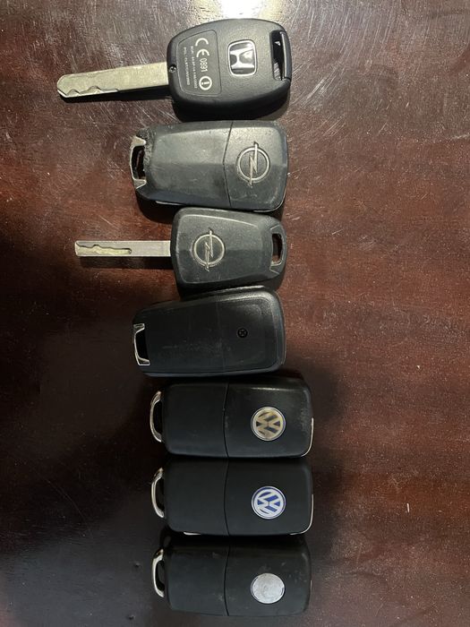 Продавам автоключове с дистанционно