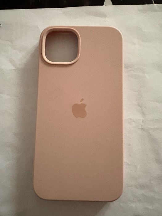 iPhone 13 с два оригинални кейса