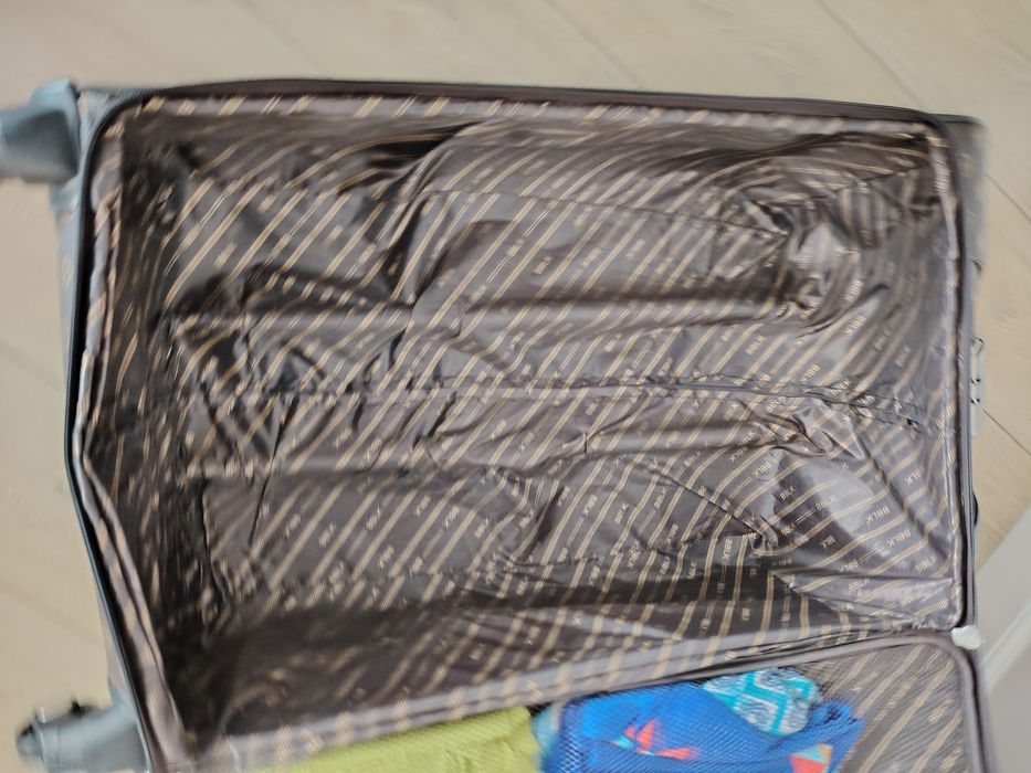 Продам чемодан новый