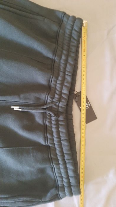 Pantaloni treining MAN XXL, pentru barbati cam la 1,90 m.