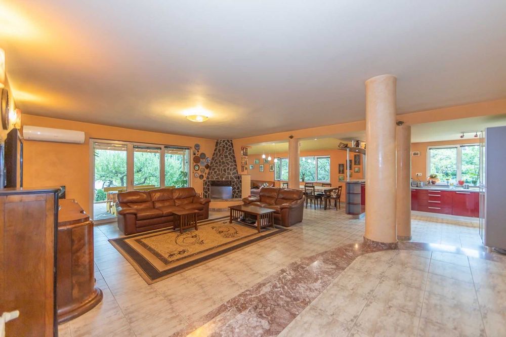 Дава се под наем Къща в София, в.з. Малинова долина - 375 кв.м за 1650 € - Снимка #1