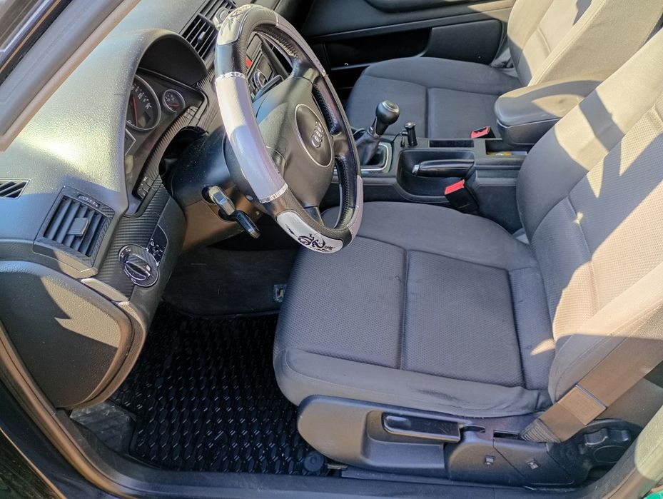 Vand Audi A4 B6 2002    si.  Dacia 1310 din 2004