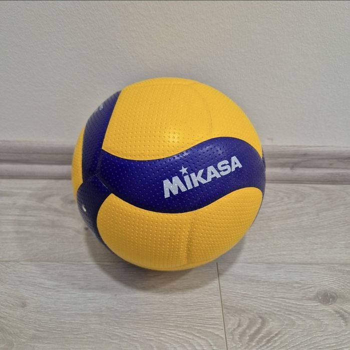 Mikasa V300W волейболна топка.