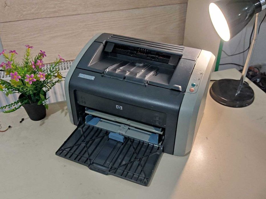 Принтер HP LazerJet 1010 лазерный ксерокс