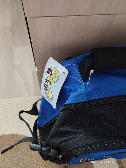 нова ученическа раница