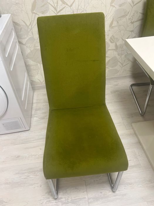 Трапезни столове 6 бр.