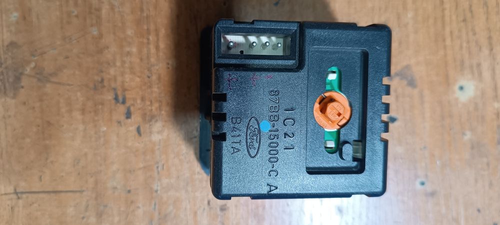 Часы электронные  для Ford