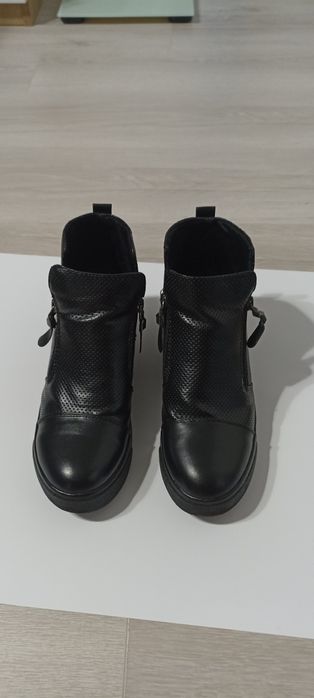 Дамски кожени боти като нови