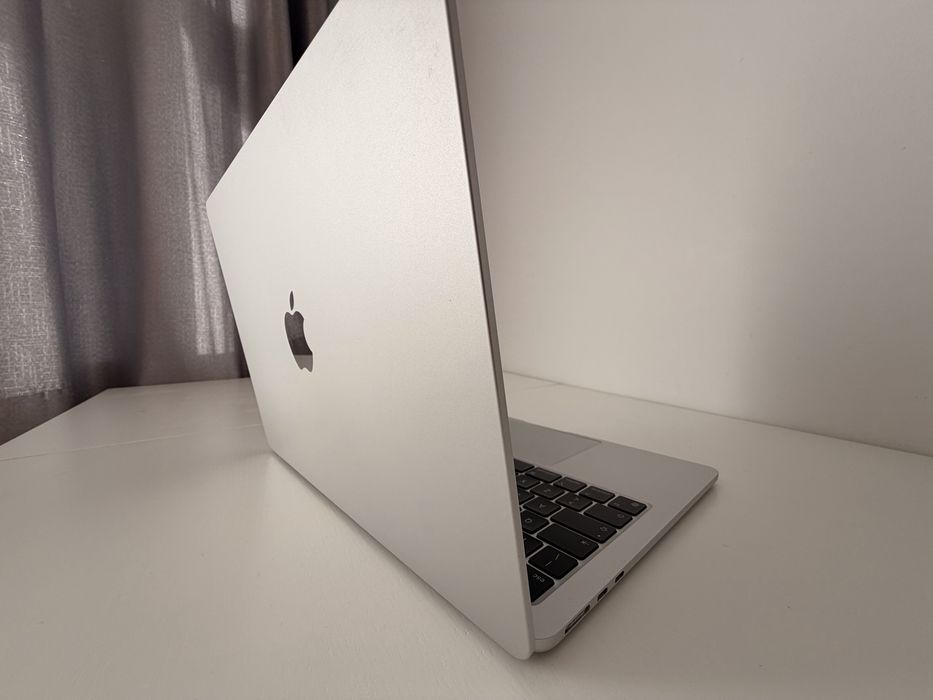 Macbook 13,6’’ M3 2024
