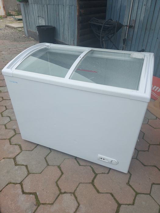 Продам морозильную камеру