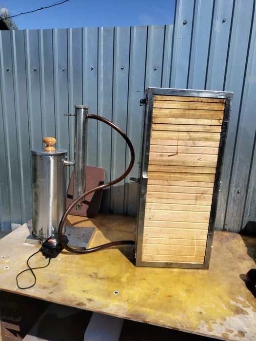 Продам коптилку с дымогенератором.