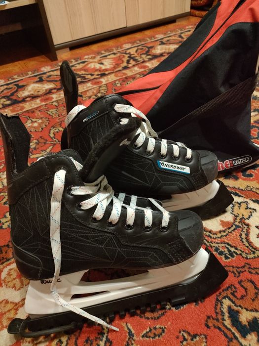 Продам коньки на мальчика и девочку