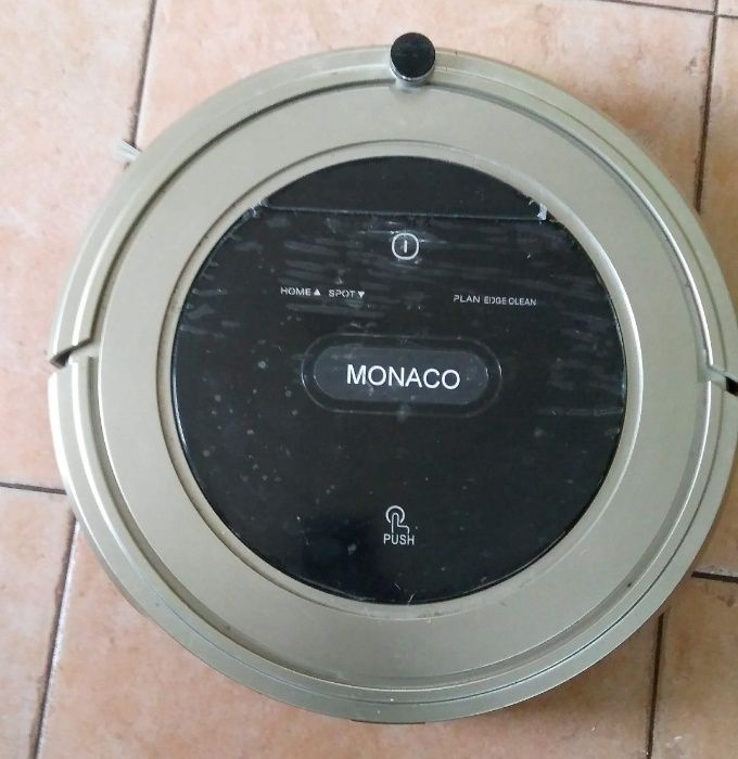 Продавам прахосмукачка робот