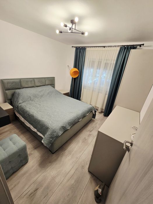 Vand 2 camere decomandat | 1 Mai – Calea Unirii | Insula | Parcul Romanescu | Medicină – Spitalul nr. 1 | Proprietar