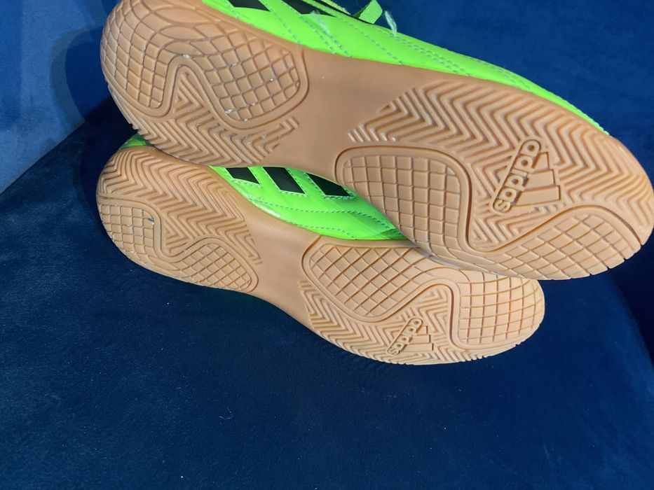 Incaltaminte pentru fotbal marimea 33