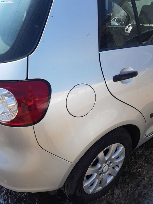 Aripa Spate Dreapta VW Golf 5 PLUS 2004 - 2008 Cod Culoare LA7