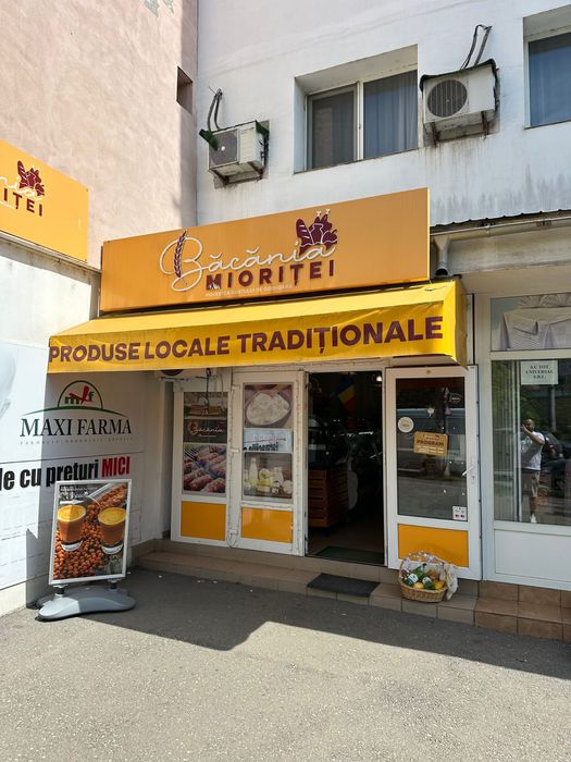 Vand afacere la cheie - Bacanie cu produse traditionale - Magazin