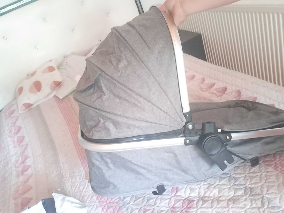 Бебешка  количка