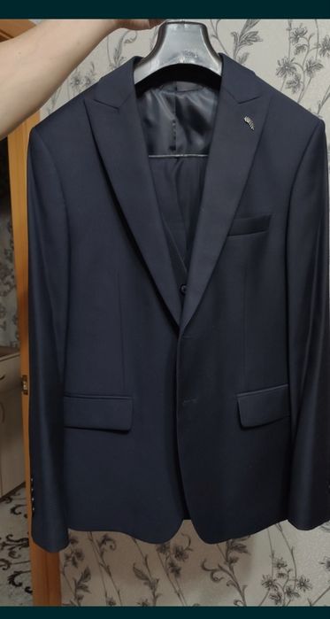 Продам новый мужской костюм размер 50