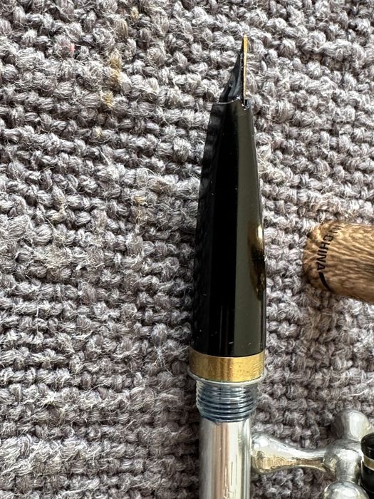 Stilou chinezesc Hero 240 deosebit