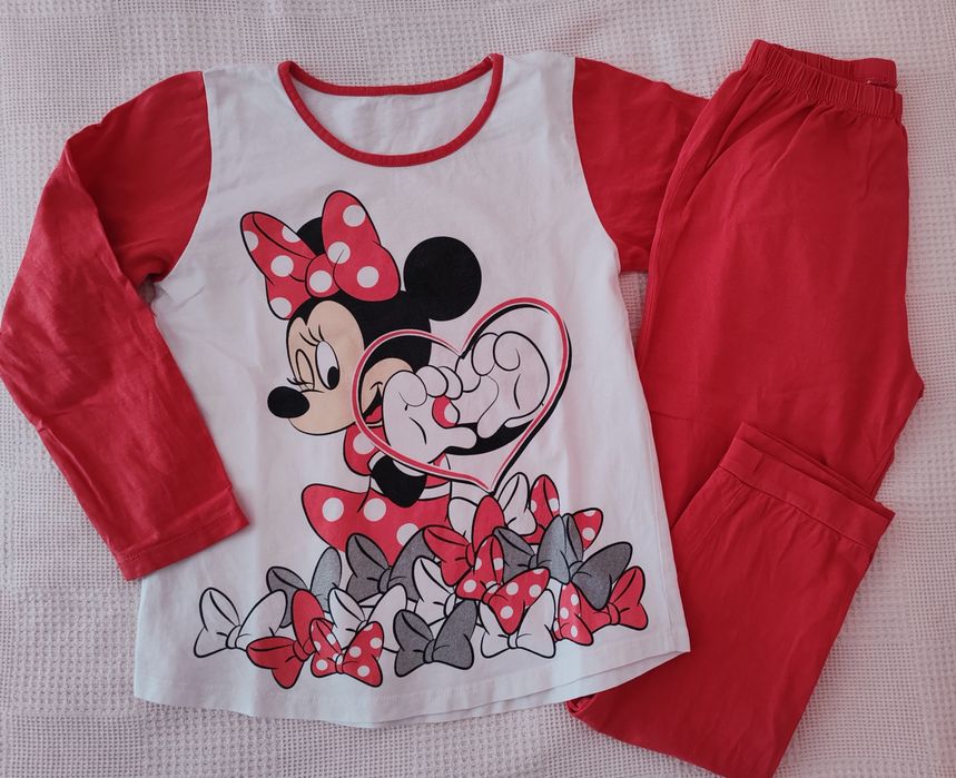 Детски пижами 128 см. Обща цена 40 лв.