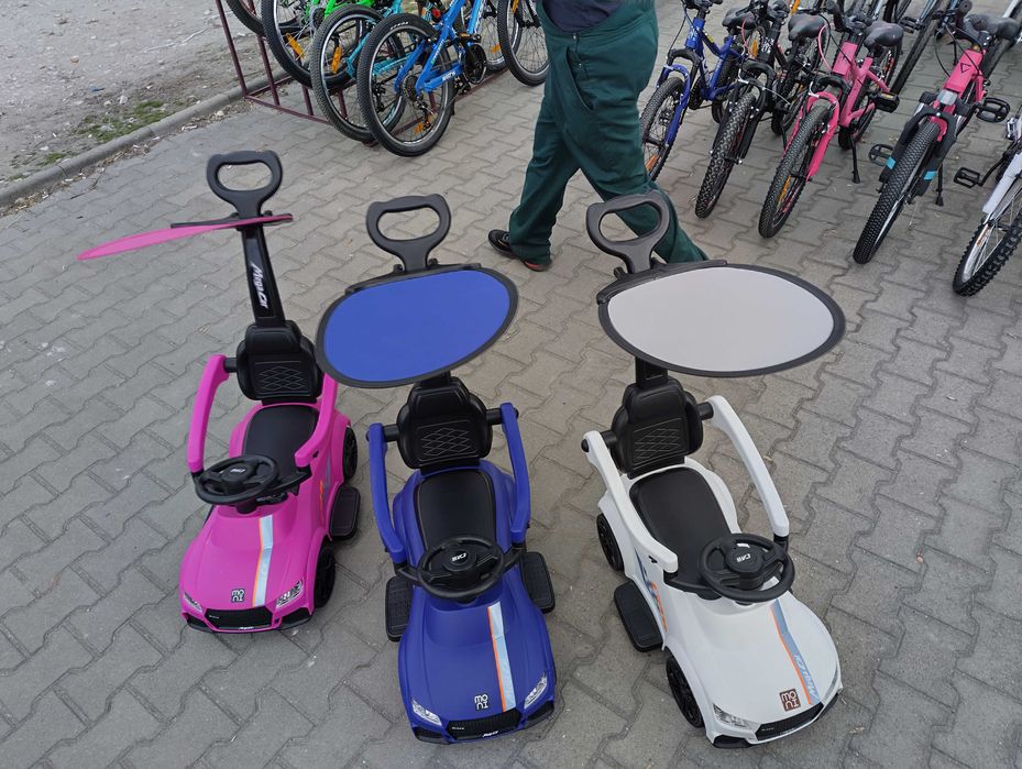 MONI Кола за бутане с дръжка Victory 2в1