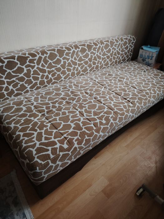 Продам диван в хорошем состоянии