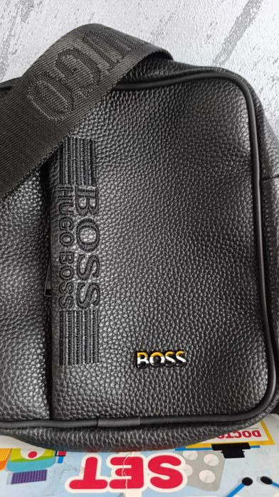 Hugo boss ,нова мъжка чанта за през рамо