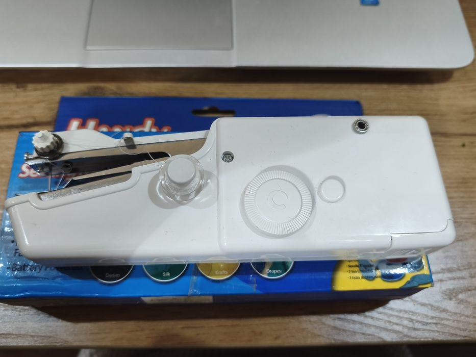 Портативная ручная швейная машинка Handy Stitch