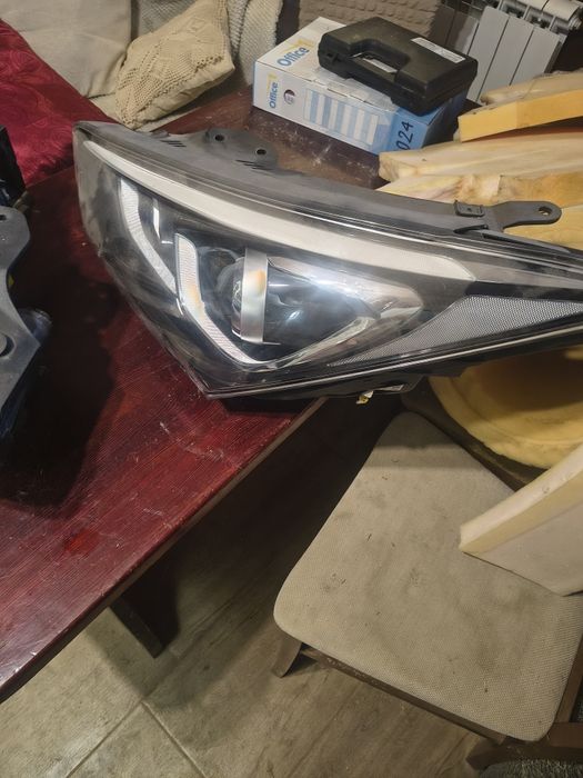 Фар ляв и десен за Hyundai Santa Fe 2017