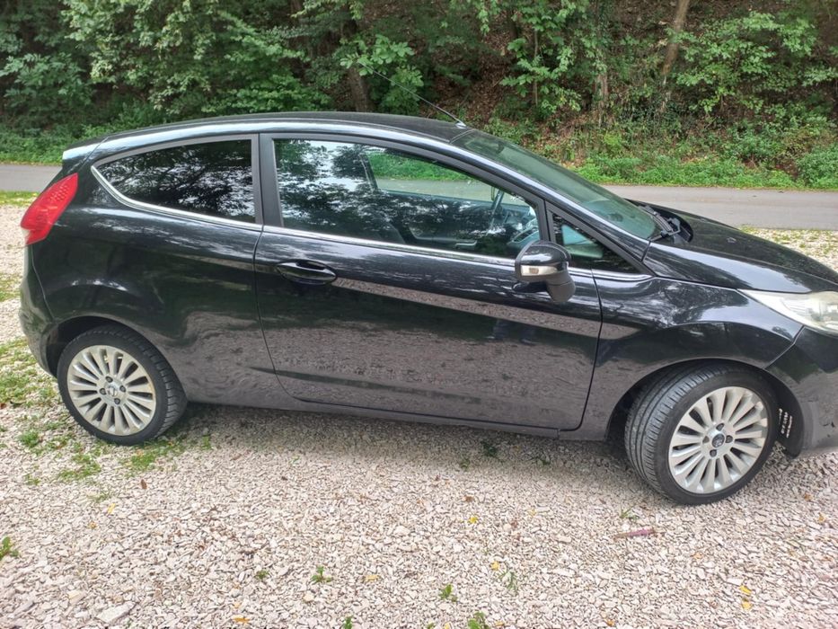 Vând Ford fiesta 1.4