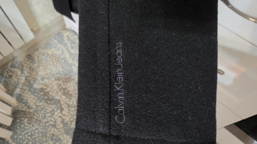 Продам оригинальное пальто Calvin Klein Jeans