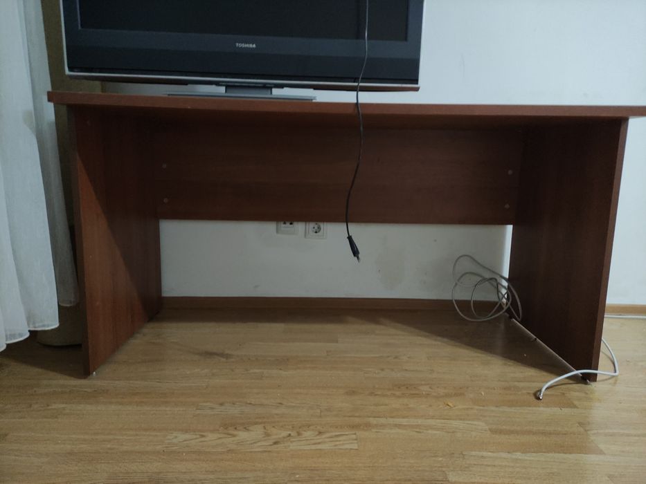 Стол. В отличном состоянии.