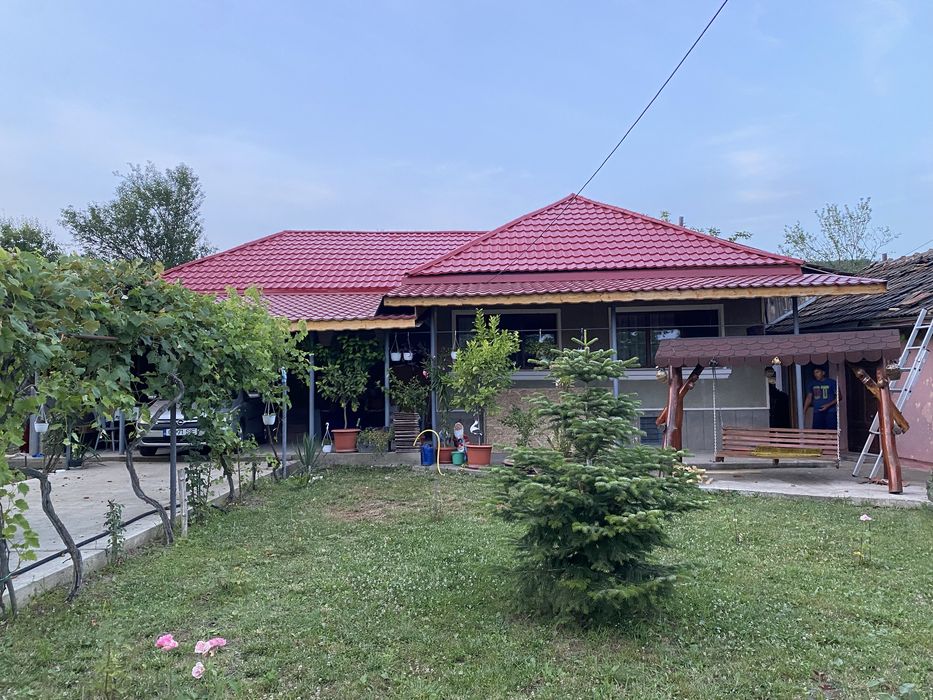 Reparatii acoperisuri montaj tigla metalica dulgherie mansarde jgheab