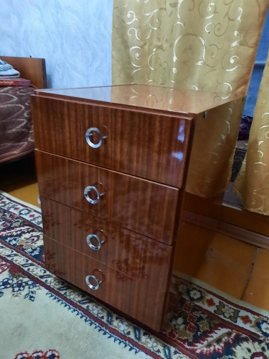 Срочно продам тумбочки