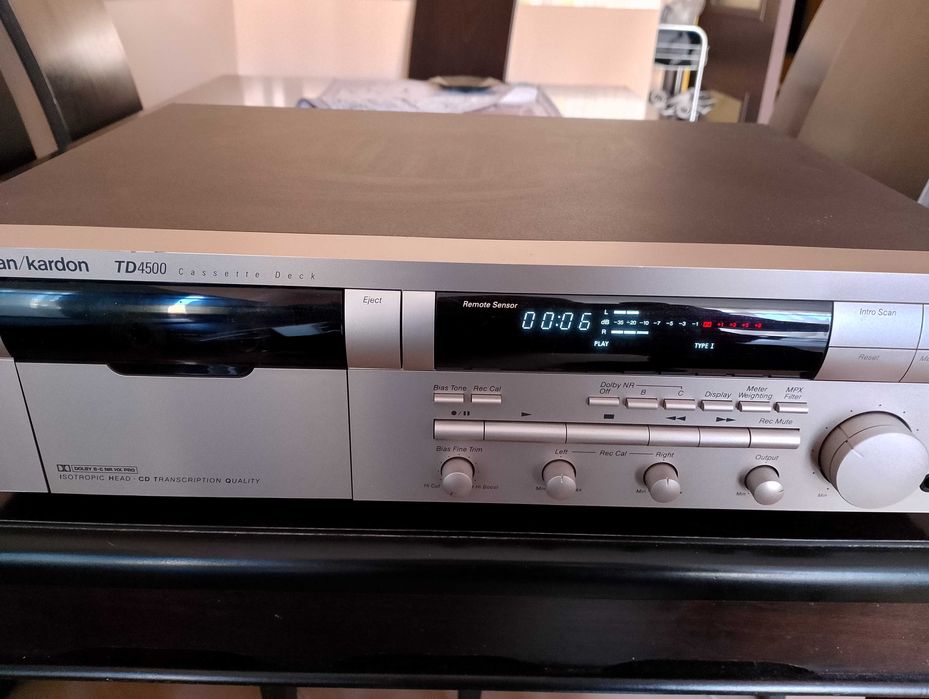 Продавам дек Harman Cardon TD4500