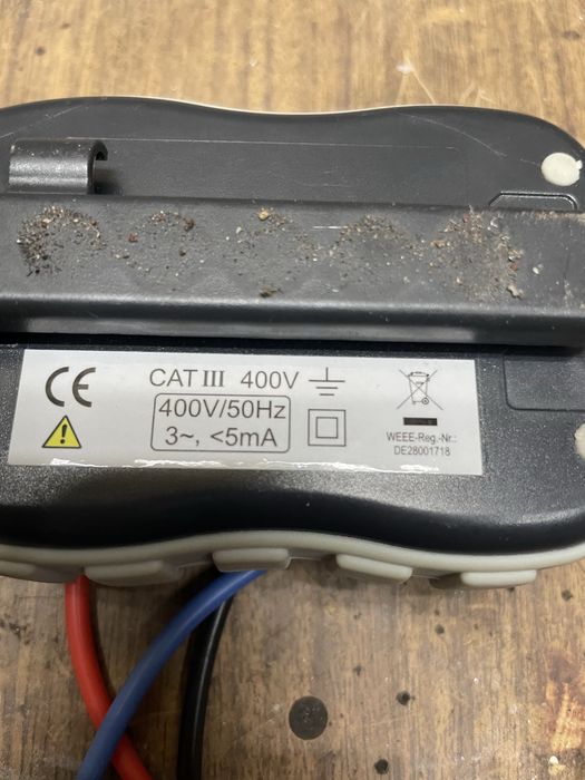 Уред за измерване на трифазно напрежение RST