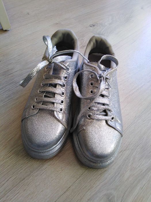 Детски маратонки адидас за момче и спортни обувки за момиче 36н.