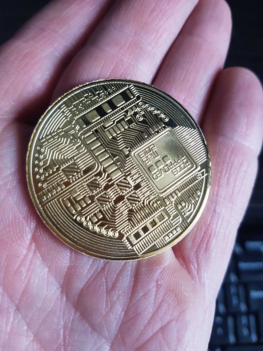 Moneda crypto pentru colectionari, GMO, Bitcoin, aurie