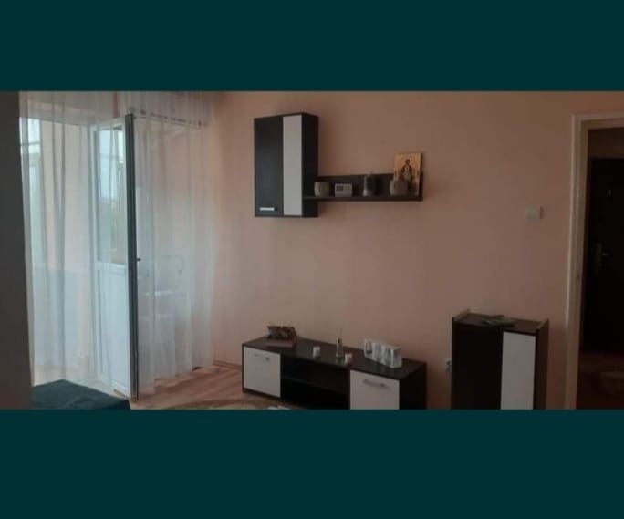 Inchiriez apartament 2 cam