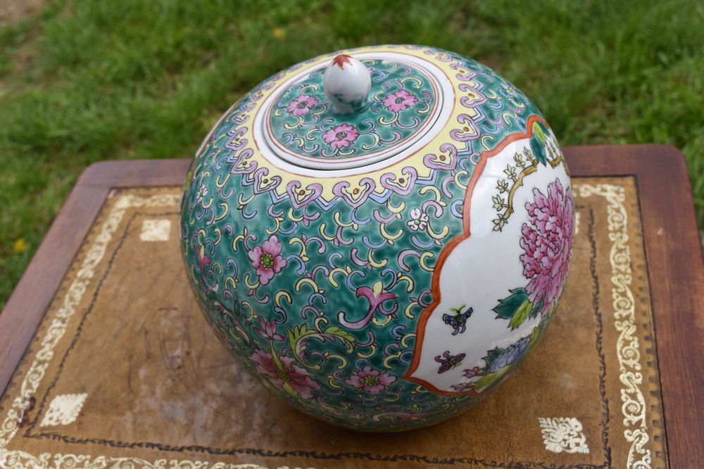 Порцеланова китайска ваза от 1945