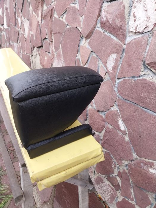 Продам подлокотник шкода рапид