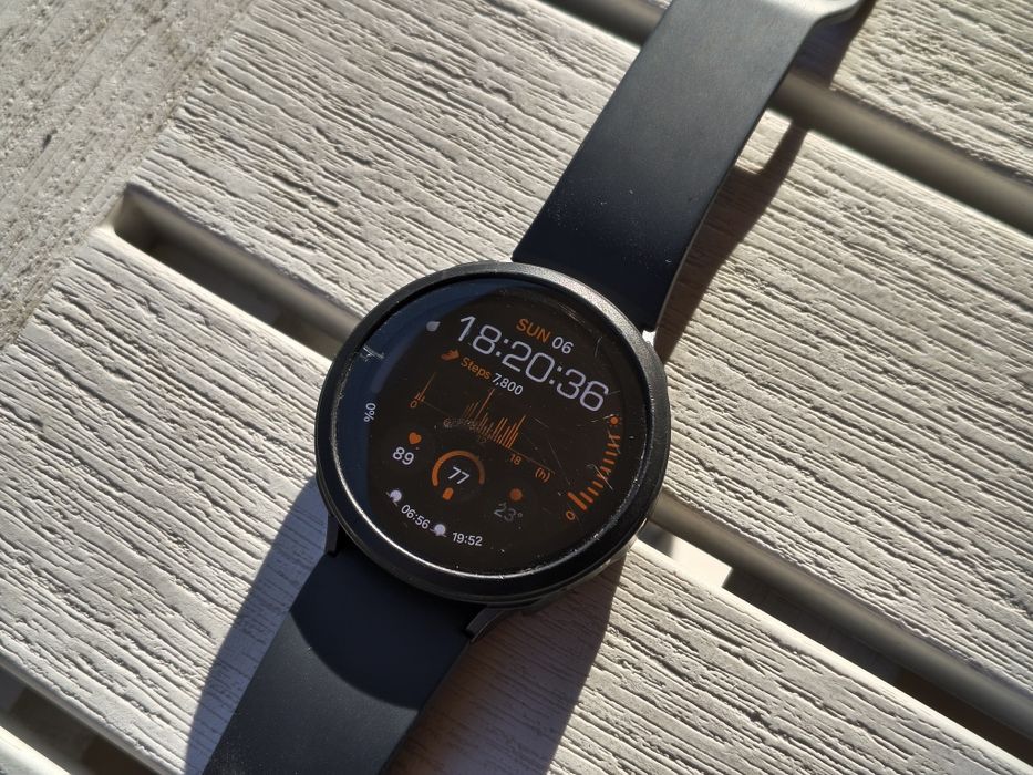 Samsung Galaxy Watch 5 – отлично състояние, пълен комплект