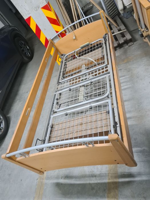 Болнично електрическо легло