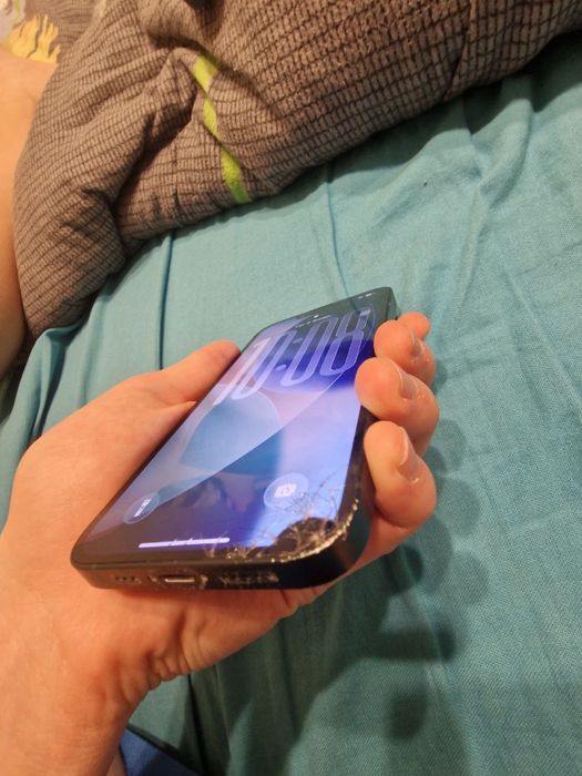 Продам Айфон 13 128гб