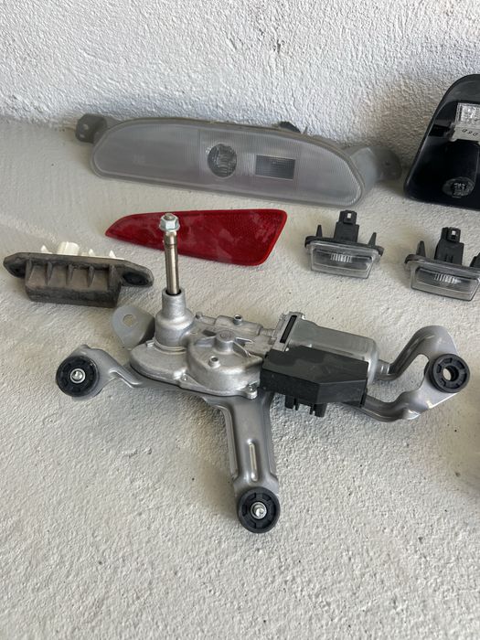 Toyota Yaris камера,мотор чистачки,дръжка,трети стоп,емблема