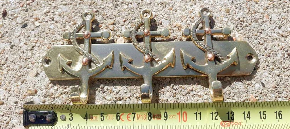 Стенна закачалка, Франция