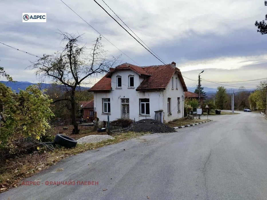 Къща в Ловеч, област-с.Гумощник площ 170 цена 55000