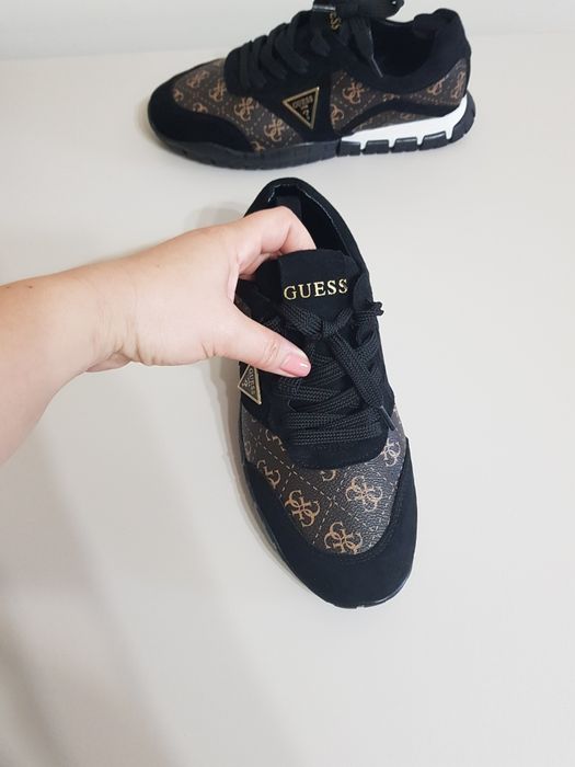 Guess mărimea 39